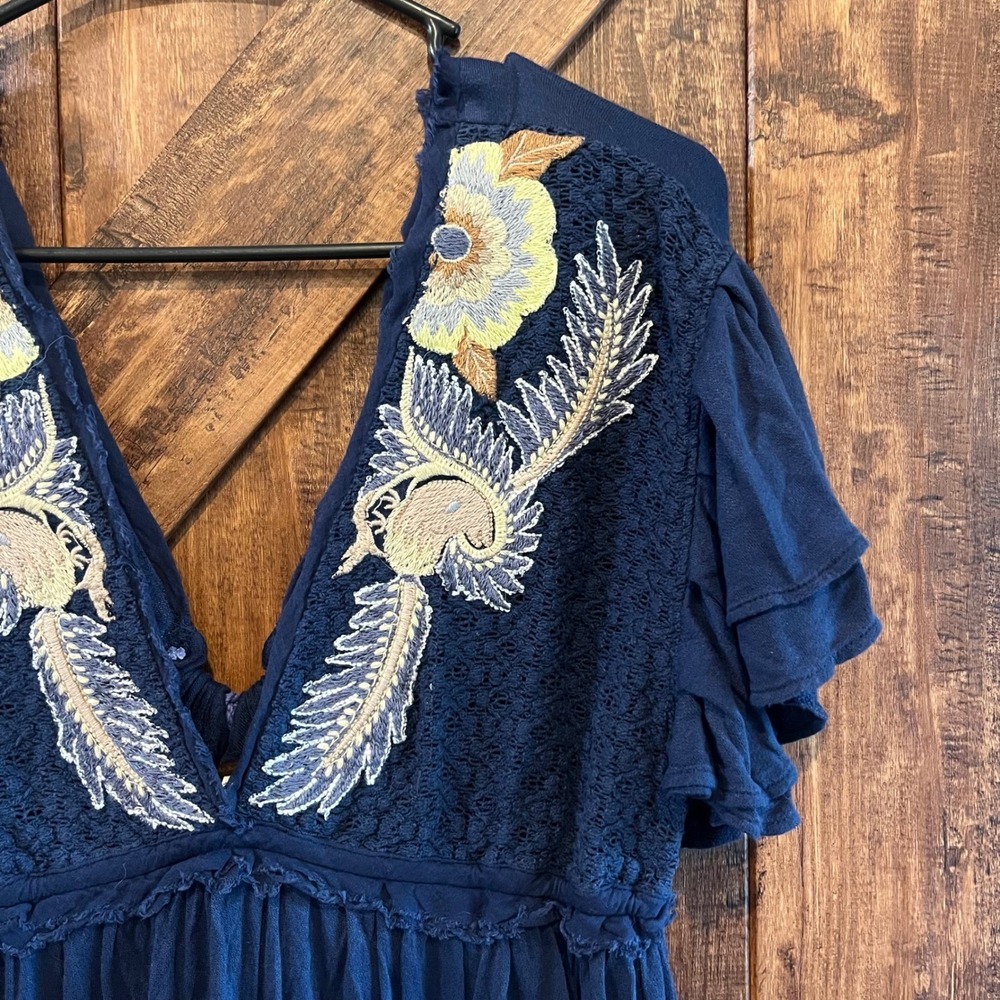 Free People Nueva Fiesta Tunic Top Navy Blue Embroidered boho bohemian med - Picture 4 of 8